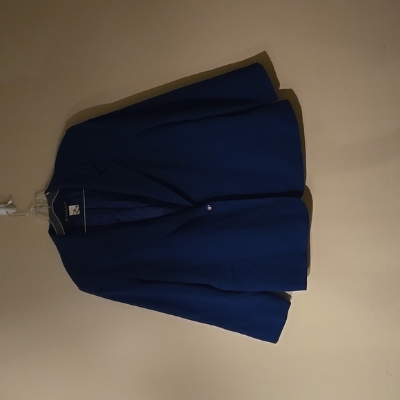 Harlan 100% wool blazer. This fully lined jacket is size 12. Beautiful royal blu - Picture 1 of 4